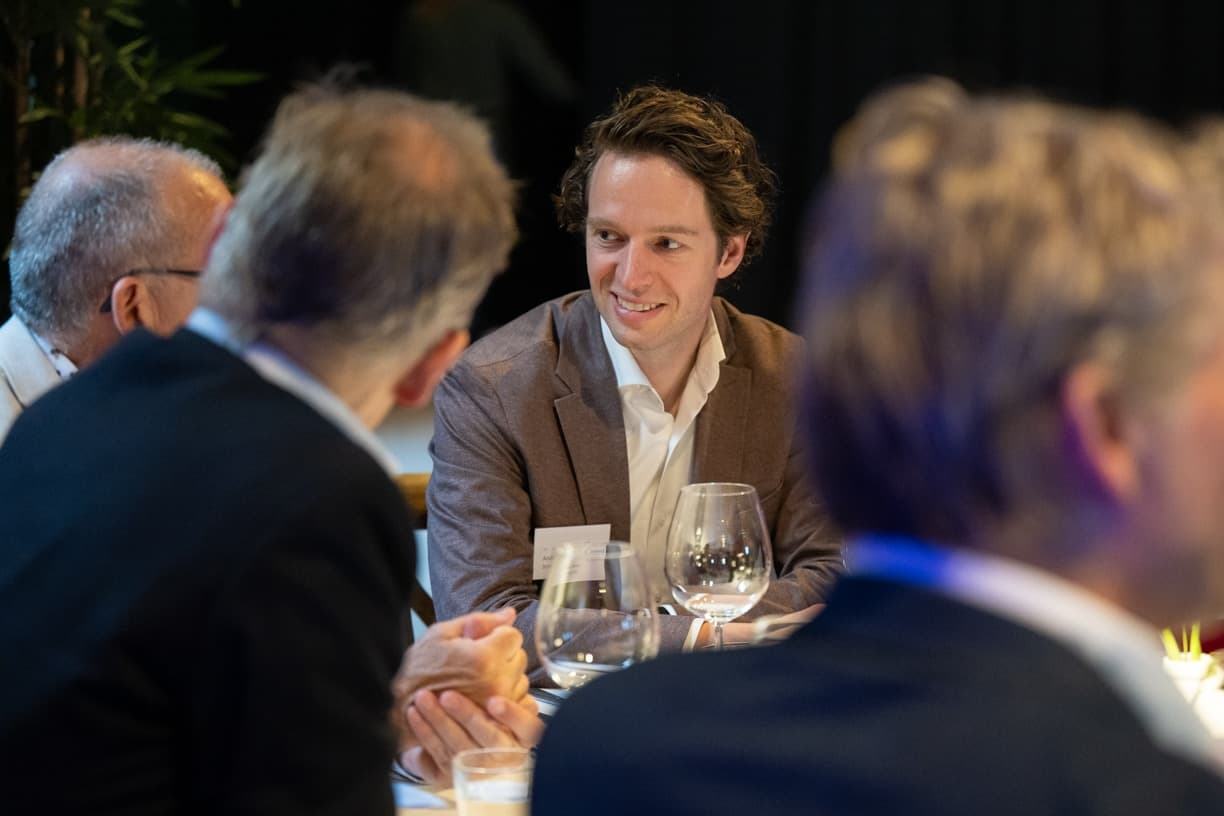 Connekt ledendiner-123