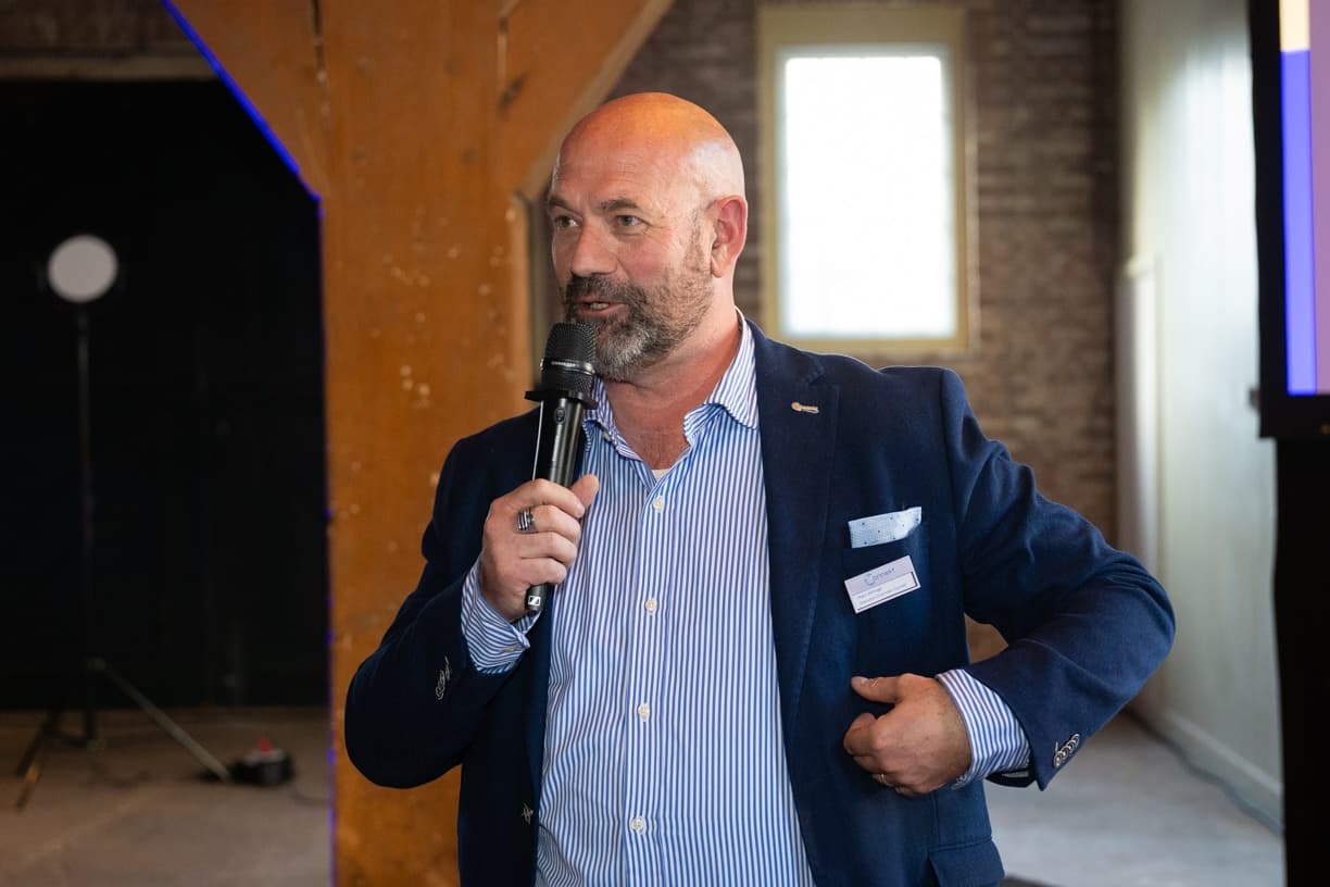 Connekt ledendiner-83