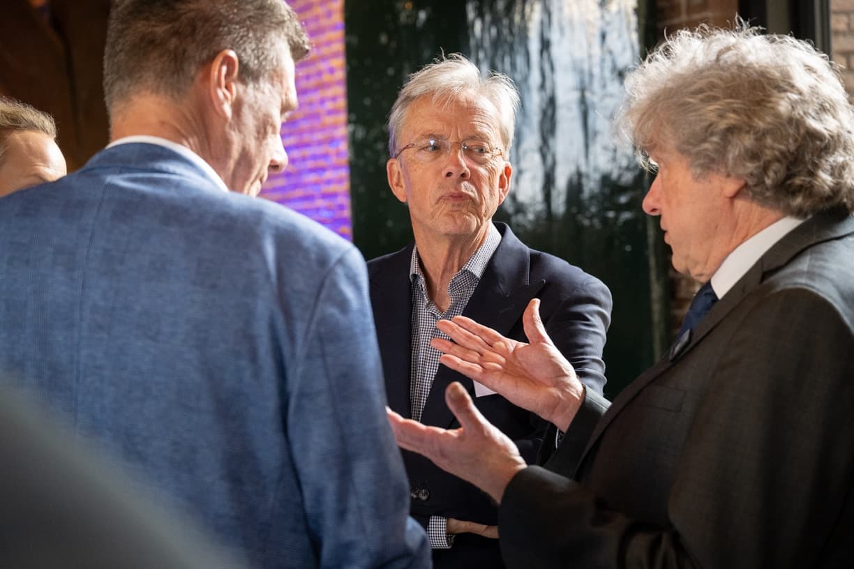 Connekt ledendiner-94