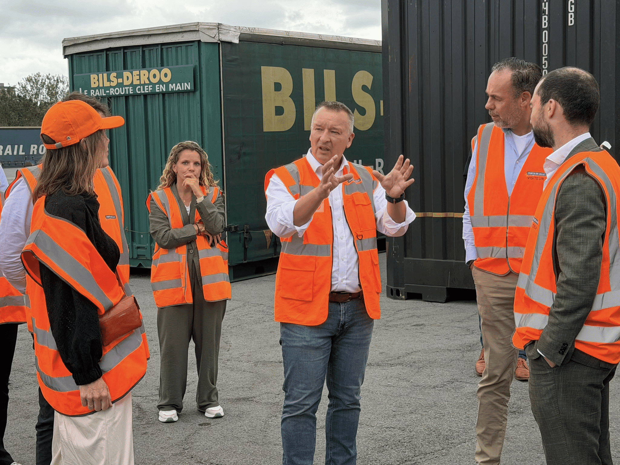 Bedrijfsbezoek met in het midden gastheer, algemeen directeur (managing director) van Ports de Lille Ferenc Szilágyi.