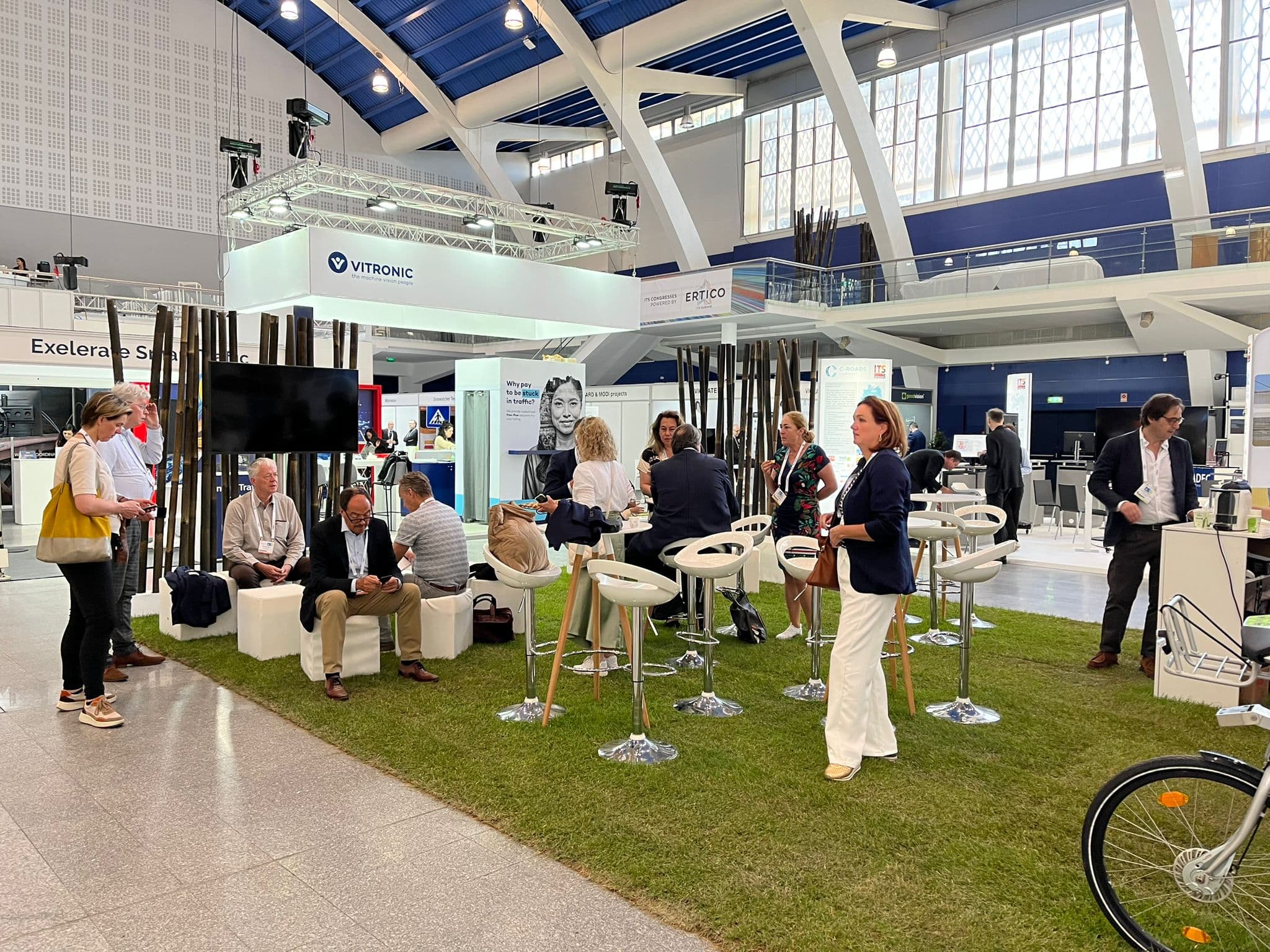 wachten-op-presentatie-voxpop-met-koffie-en-pasteis-de-nata-1